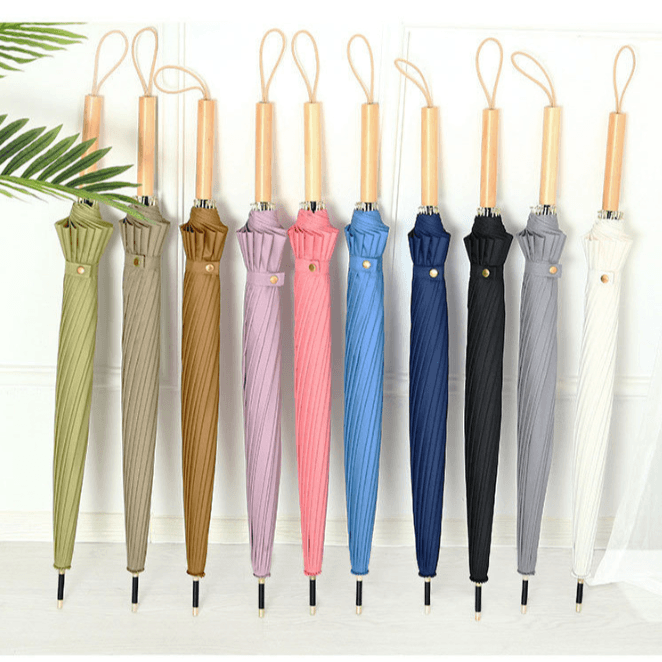 Paraply med 16 ribbad trähandtag